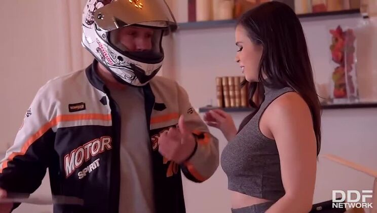 [DDFNetwork] - Office Brunette with Big Tits in Stockings Pleases Delivery Guy - Lovenia Lux - Leyla Fiore