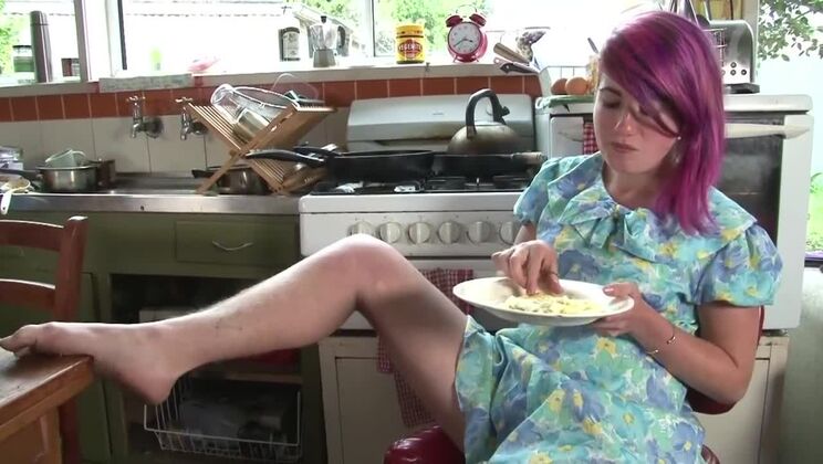 Lilith's Hot Solo Kitchen Fun