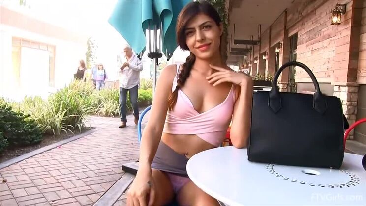 Audrey's Upskirt Tease: A Perfect 7 Figure