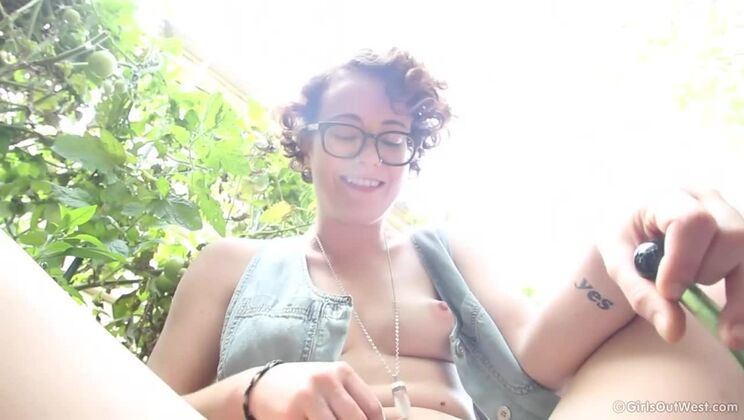 Backyard Squirt POV with Rosie