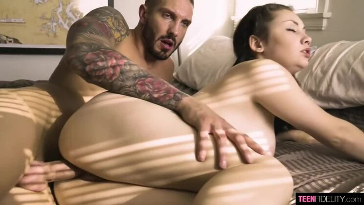 [TeenFidelity] - Quinton James Fucks Lenna Lux, the Hairy Teen
