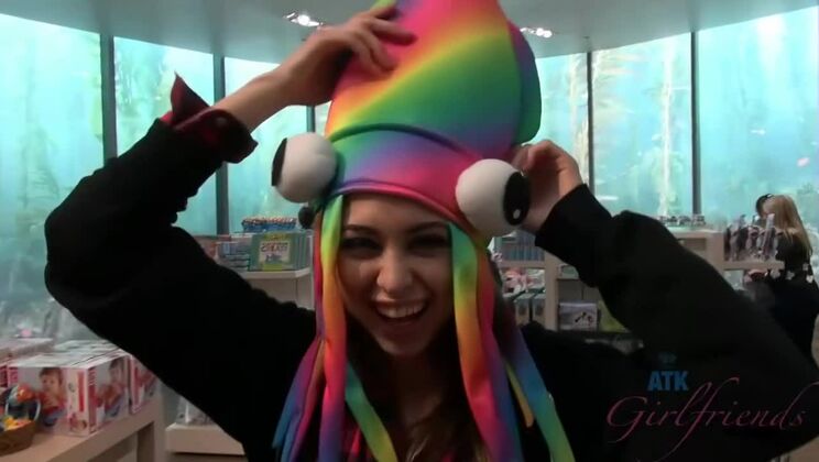 Riley Reid's Girlfriend Style at the Aquarium