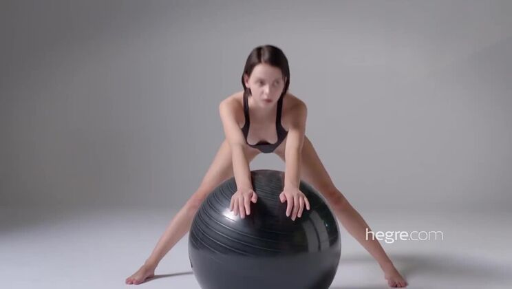 Hot Fitness Babe Ariel - Naked & Gorgeous