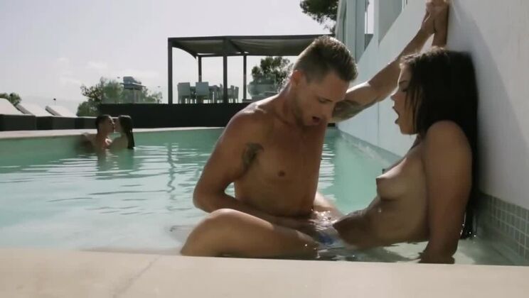 Carrie's Brunette Body Gets Cumshot On