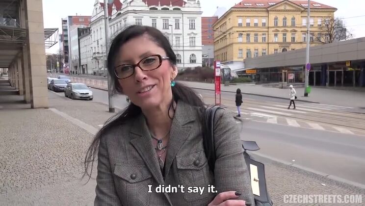 Czech European MILF Gets Cumshot Outdoor