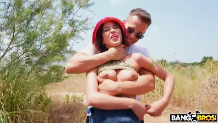 Geisha Kyd Gets a Facial in the Outdoors (05-08-2022) POV