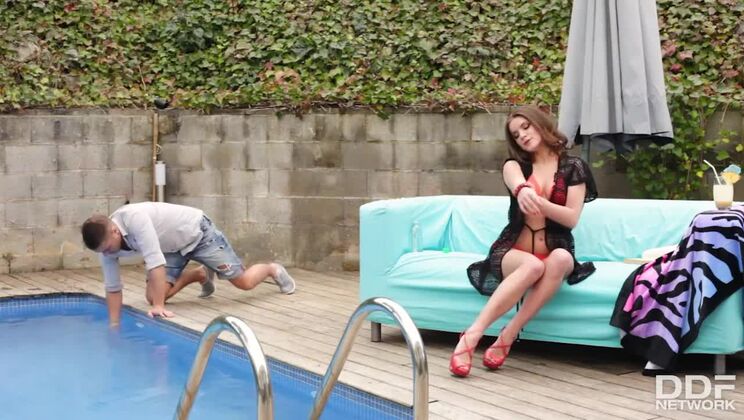 [HandsOnHardcore] - Brunette Escort Lures Pool Boy into Outdoor Sex - Evelina Darling
