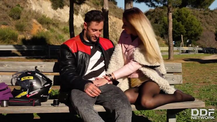 [DDFNetwork] - Tattooed Blonde Outdoor Sex with Facial Ending - Anna Thorne