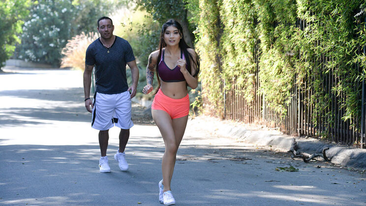 [TheRealWorkout] - Brenna Sparks: Turning Fitness into Passion