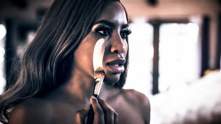 Blonde and Beautiful Demi Sutra