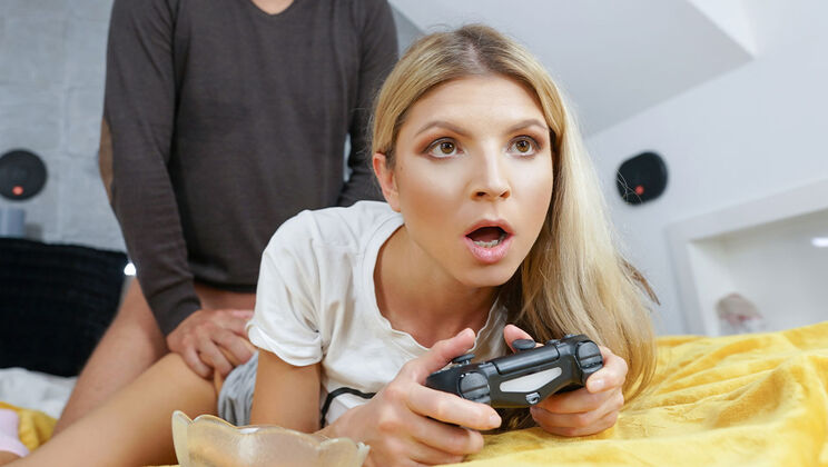 [ExxxtraSmall] - Focus on Teen Gamer