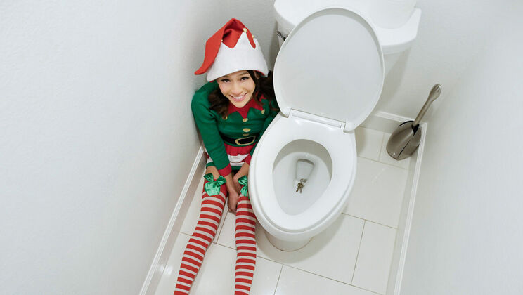 [ExxxtraSmall] - Elf on a Shelf Fucked by Johnny