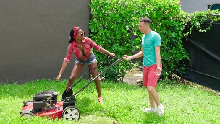 [MilfHunter] - Latina MILF Naomi Foxxx Gets Wild - Naomi Foxxx - Johnny Love