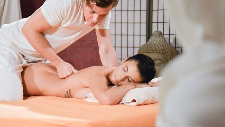 [MassageRooms] - Big Cock and Blonde Babe in Reverse Cowgirl - Nelly Kent - Ricky Rascal