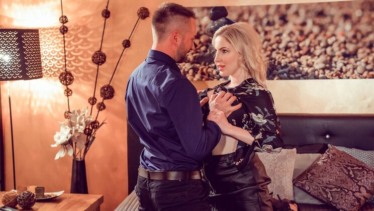 [MOMXXX] - Missionary Cheating with a Shaved Blonde Wife