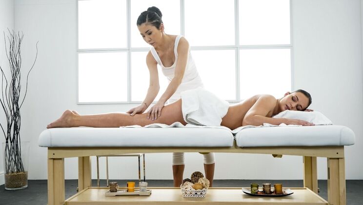 [MassageRooms] - Babes with Natural Tits Enjoy Lesbian Scissoring - Leanne Lace - Alina Crystall