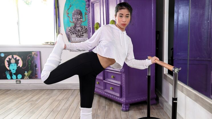 [LookAtHerNow] - Small Hands Fucks Asian Dancer Jade Kush Hard - Jade Kush - Small Hands