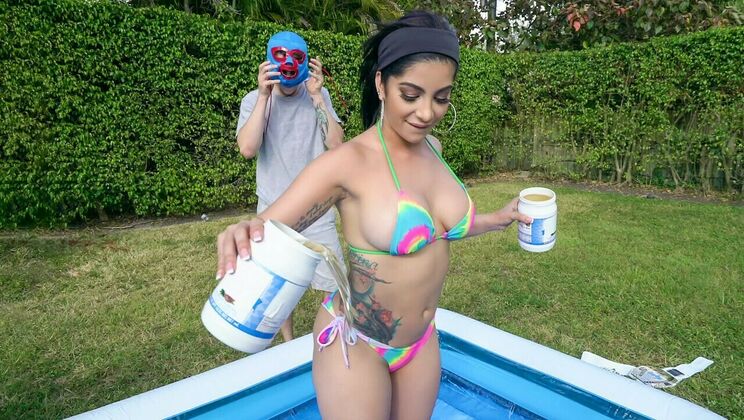 Kitty Caprice Sucks Eight Inches