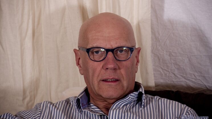 [Oldje] - Foot Fetish Frenzy with Nisha and Hugo - Nisha - Hugo