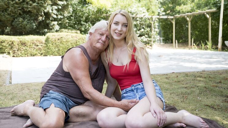 [Oldje] - Student Sucks Old Man's Cock Outdoors