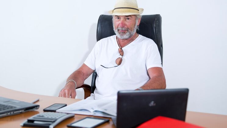 Monique Woods Gets a Sexy Loan with Facial