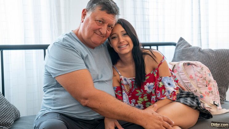 [Oldje] - Close Up Cumshot on Lia Ponce's Face - Lia Ponce - Eddie Montana