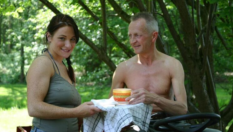 [Oldje] - Brunette Gets Fucked Outdoors - Doug - Patty