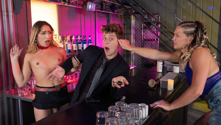 [TransAngels] - Blowjob and Cumshot with Short Hair Barmaid - Michael DelRay - Paradise