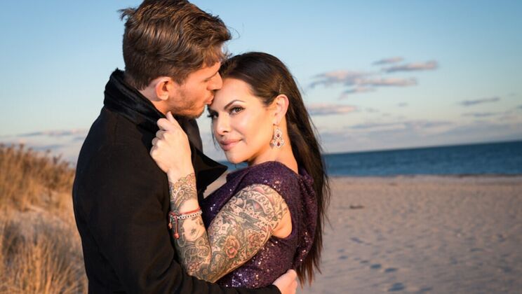 Shemale Sex with TS Foxxy - Rough