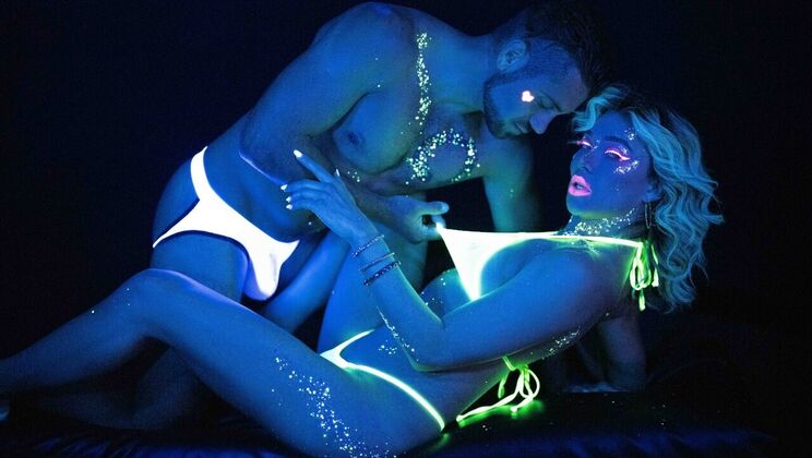 [TransAngels] - Glowing Booty Gets Rimming - Dante Colle - Emma Rose