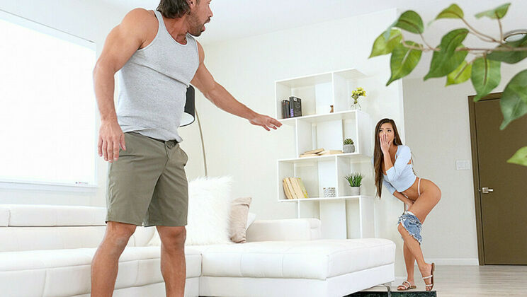 [SpyFam] - Vina Sky's Erotic Body Rub