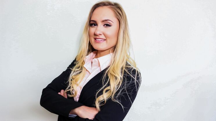 Avalon Heart's Facial After Cowgirl Sex