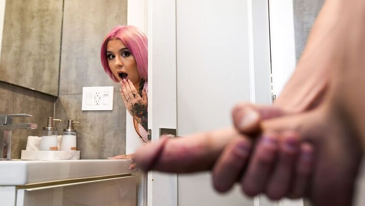 [MyPervyFamily] - Doggystyle Fucking with Stepsis Luna Legend - Luna Legend - Chris Lockwood