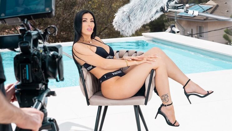 Clea Gaultier: European Seductress