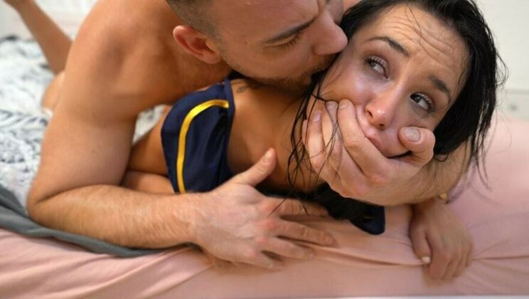 Freya Dee Squirts and Screams in Hardcore Anal!