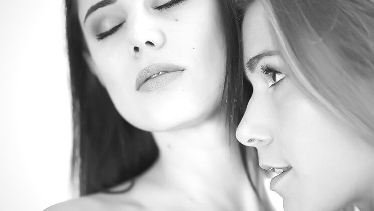 [SuperPrivateX] - Blonde and Brunette Lesbians in Threesome Porn - Alexis Crystal - Marcello Bravo - LittleCaprice