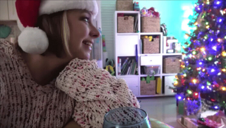 [MomComesFirst] - Brianna Beach’s Big Butts & Blowjob Holiday Stepfamily Fun