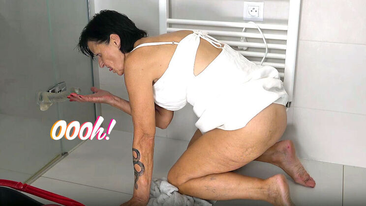 [Grandmams] - Cocco Grand's Afterparty Cleaning Turns into Sex - Cocco Grand