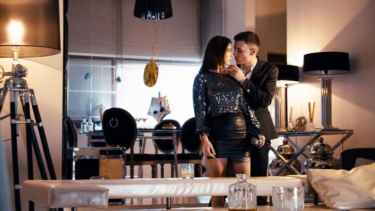 [Brazzers] - European Natural Tits Babe Gets a Rough Facial - Charlie Dean - Liya Silver