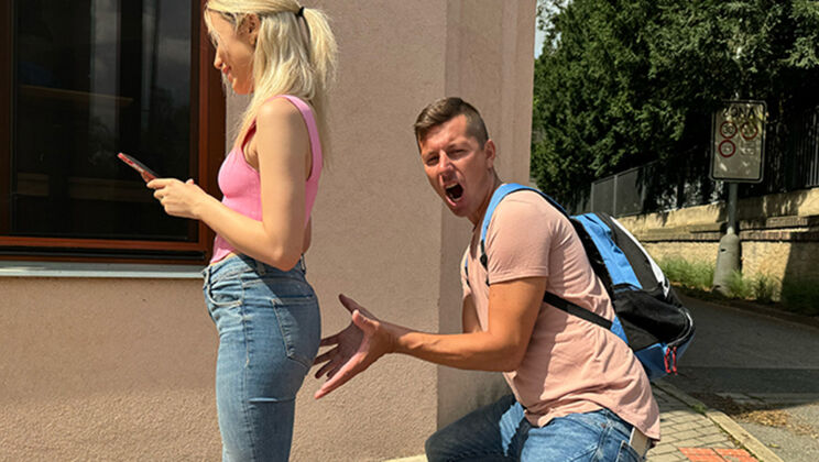 Isabella De Laa Gives Big Cock Blowjob To Nick Ross Outdoors