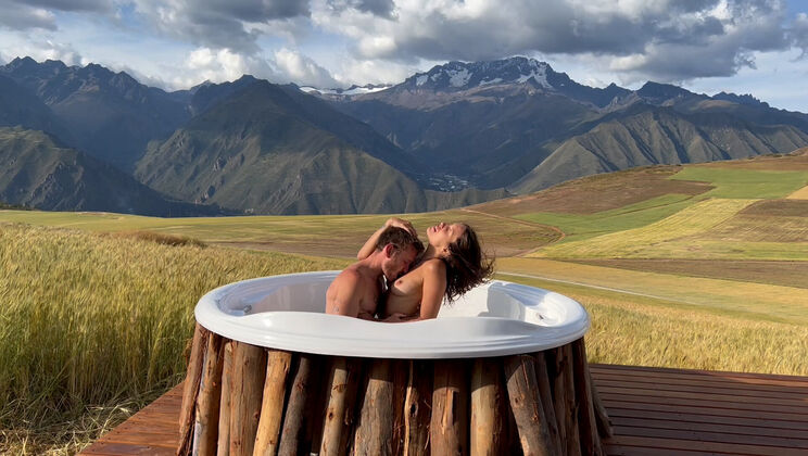 Nate & Rain Hot Tub Sex Machine: Body Hair and Moaning