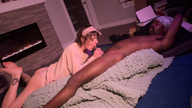 Sluts In Luv: Moaning, Spitting And Nipple Sucking