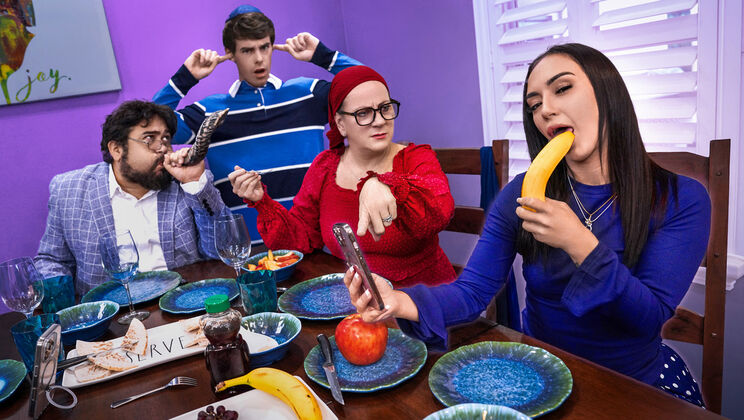 It's a Fucking Holiday! Stop the Phone, Start the Stepbrother Fuck