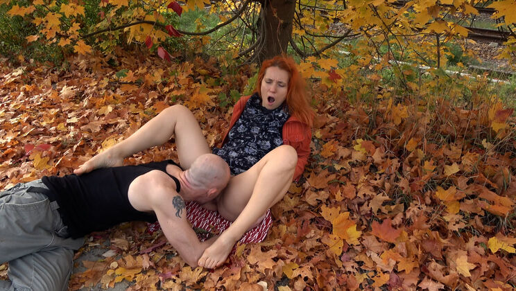 Autumn Leaves Outdoor Licking – Simona & Leo