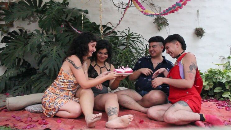 Lina & Luna, Gin & Jano: Queer Foursome with Communication