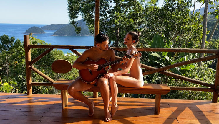 Be & Ro Sensual Outdoor Sex With Kissing and Boob Play