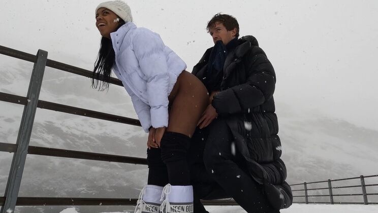 Let It Snow – Passionate Outdoor Fuck with Essel & Sofi